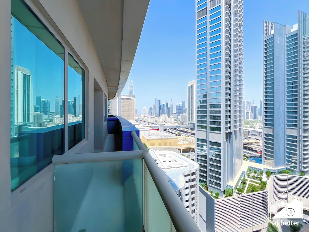 Elegant 2-bed Retreat Stunning Downtown Views