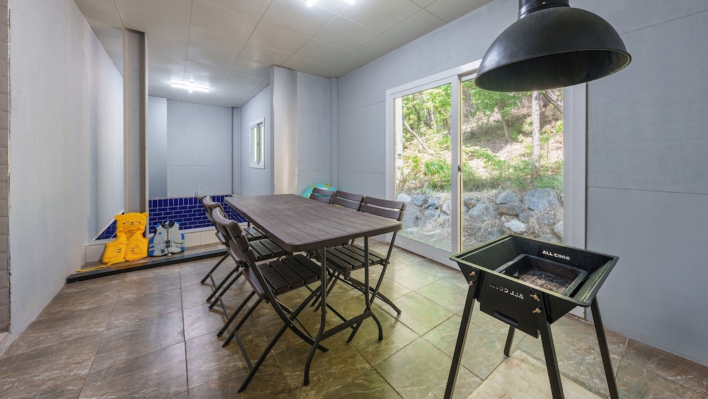 Gyeongju Ain Kids Pool Villa