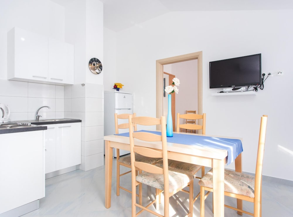 Scenic Elegant Apartments Krk With Balcony and Pool
