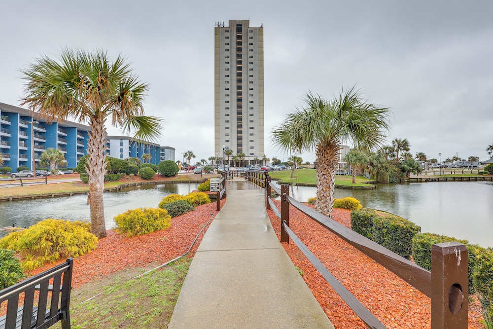 6th-floor Oceanfront Myrtle Beach Condo w/ Balcony