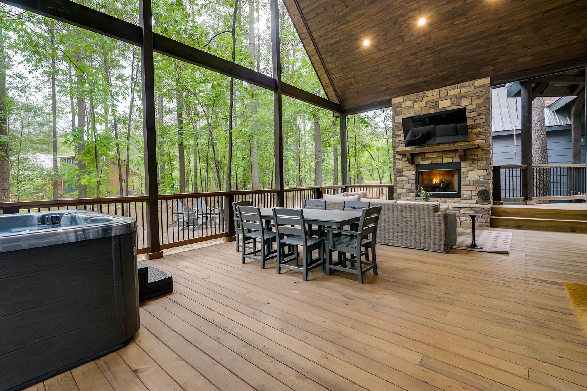 Broken Bow Cabin w/ Private In-law Suite & Hot Tub view 2