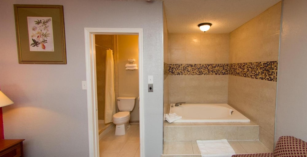 Scottish Inn and Suites