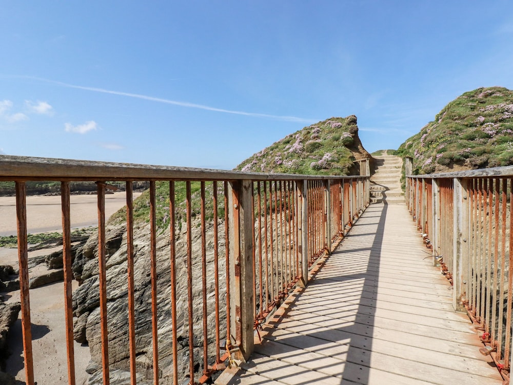 Porth Beach Villa