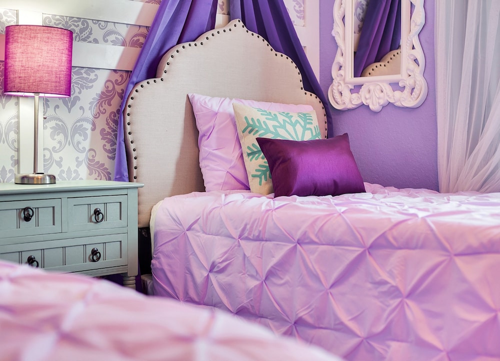 Free Resort Access 4 Bedroom Near Disney with Themed Rooms - Image 3