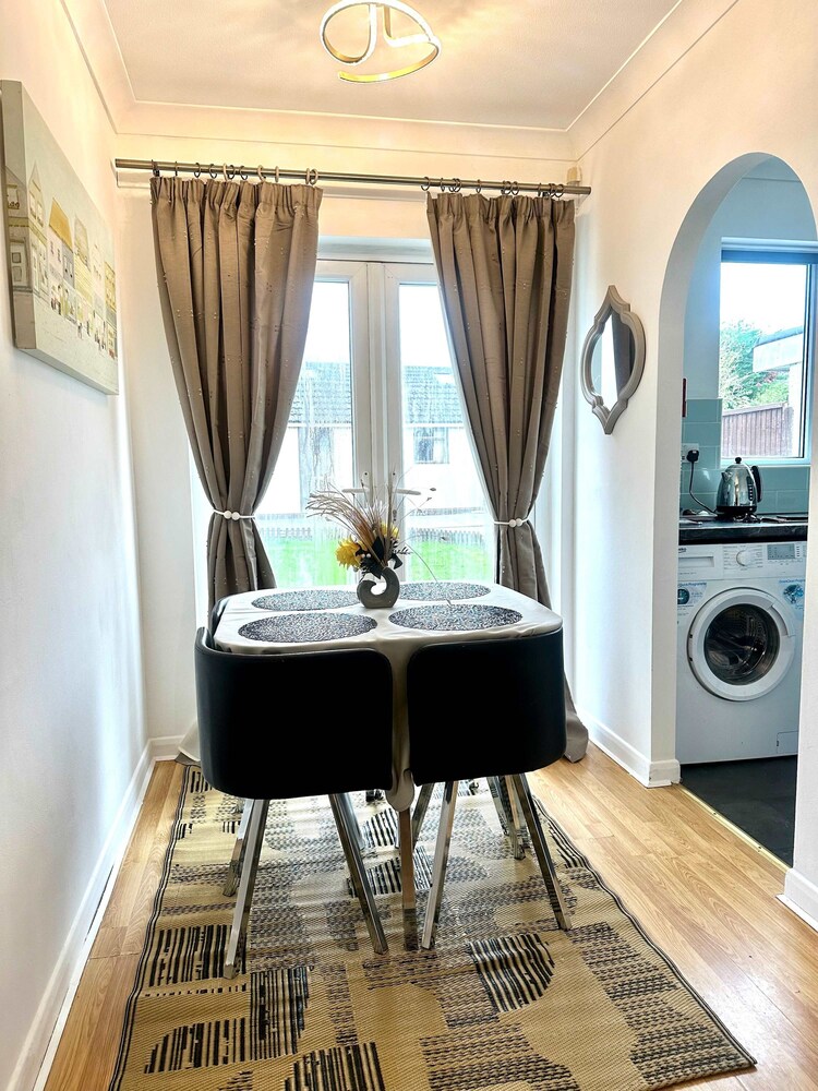 3 Bedroom Homely Retreat Near Slough view 5