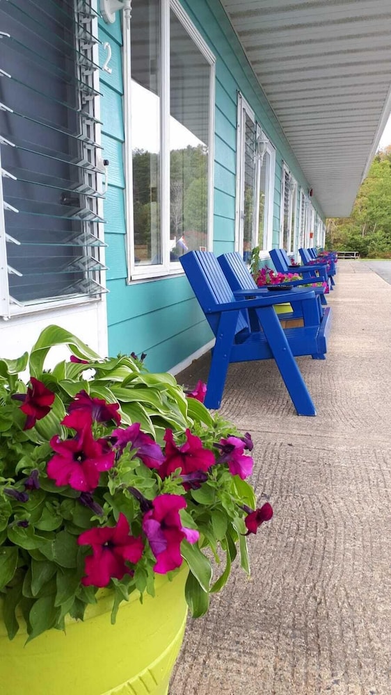 Atlantic View Motel and Cottages