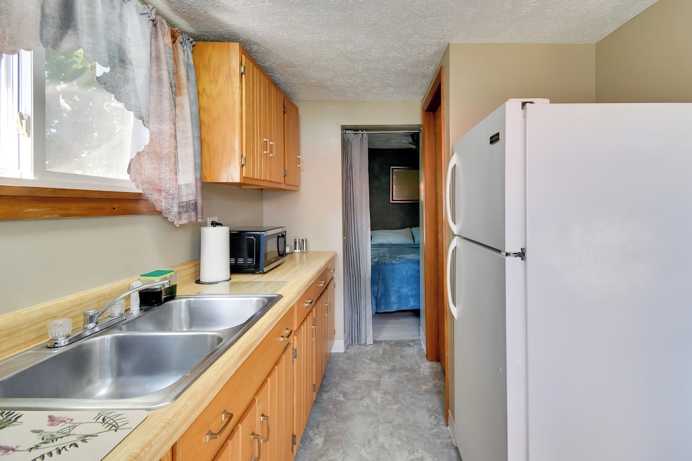 Riverfront Couple's Retreat, 3 Mi to Seneca Lake!