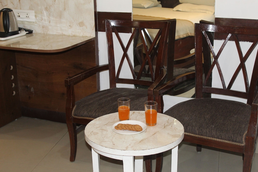 Flourish Inn Saket opposite Max Hospital