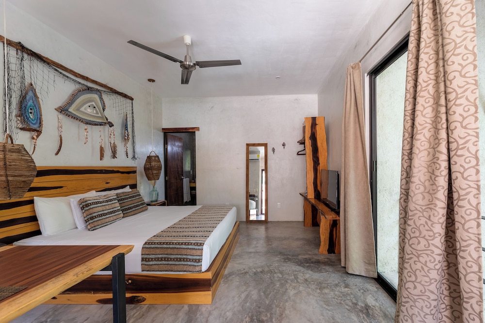 TRECE LUNAS TULUM