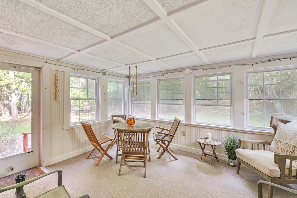 10 Mi to Crane Beach: Wooded Home Near Boston!