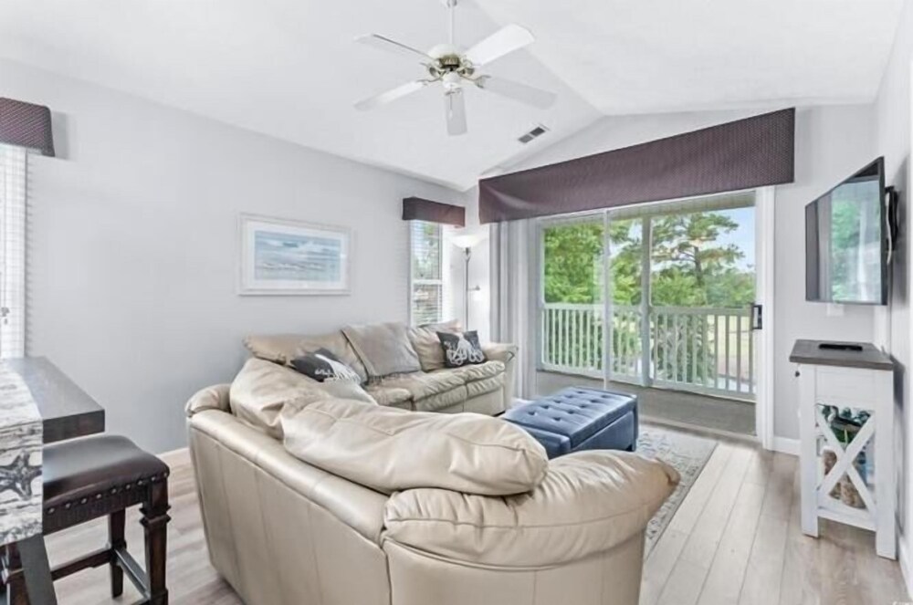 River Oaks 28g 2 Bedroom Condo