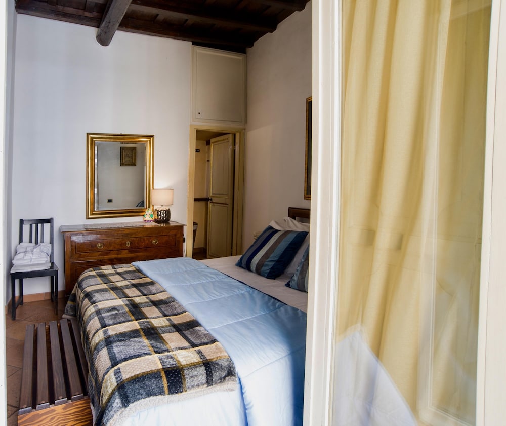 Estate4home - Trevi Fountain Apartment