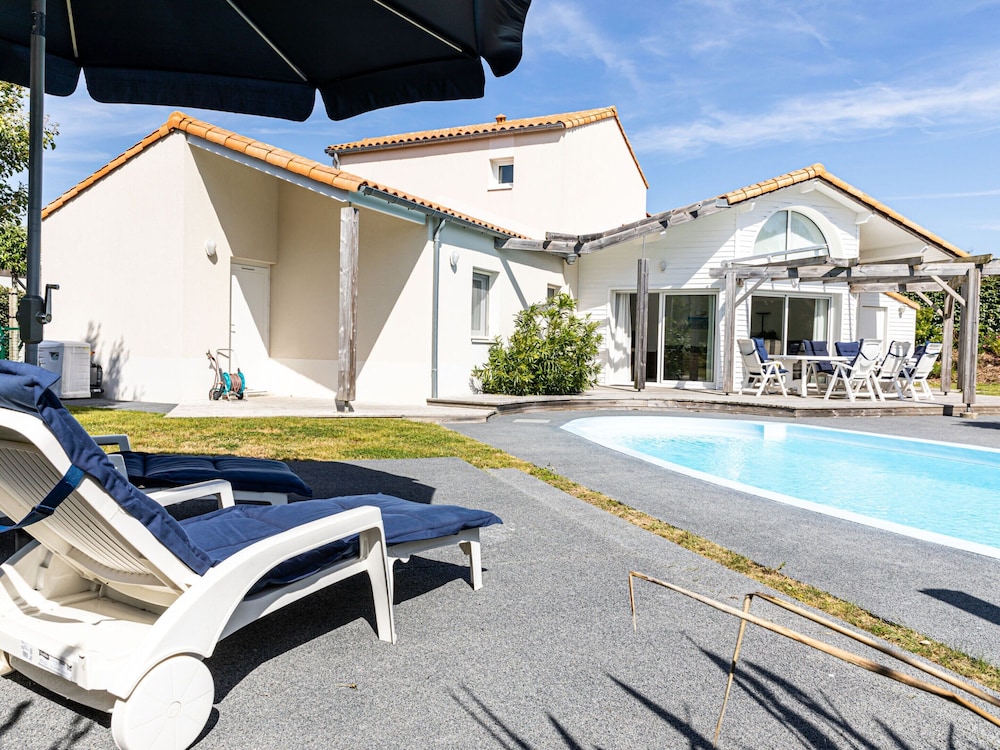 Luxurious Villa With Private Pool in the Vendee photo 4