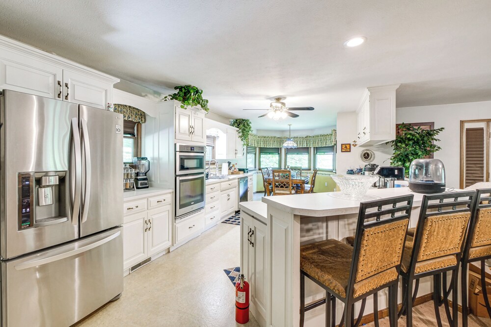 Patio & Nature Views: Fresno Getaway! view 5