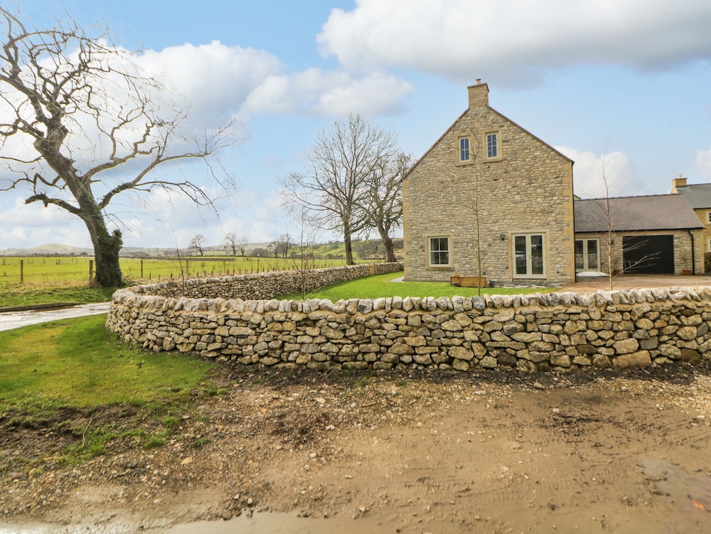 Dove Meadows House