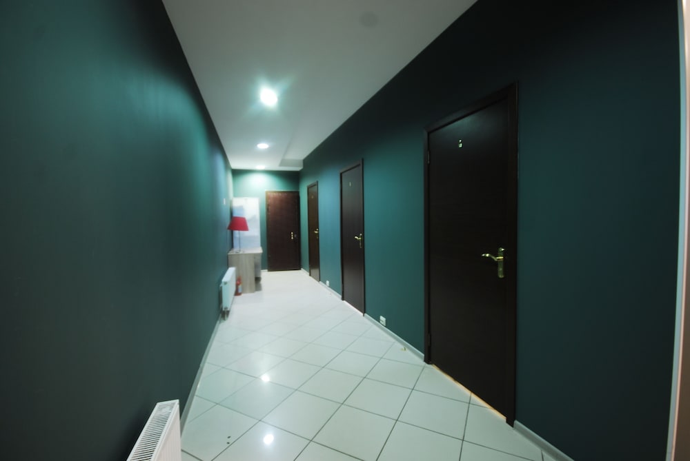 Landmark City Hotel - Hostel