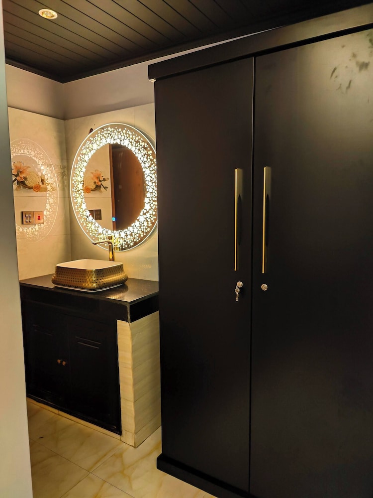 Modern Luxe Studio Apartment in Uttara Near Airport