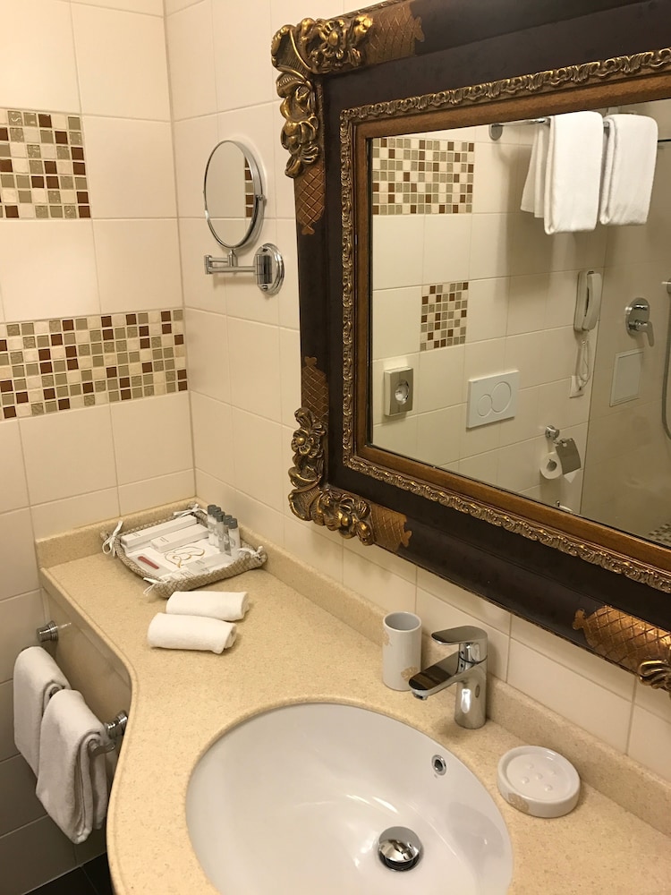 Yekaterinburg Vacations - Visotsky Hotel - Property Image 4