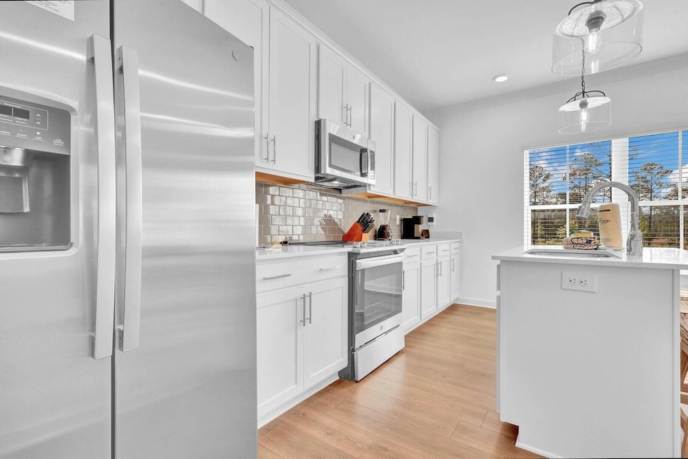 3bd/2.5ba Home w/ Amazing Bay View & Pool view 2