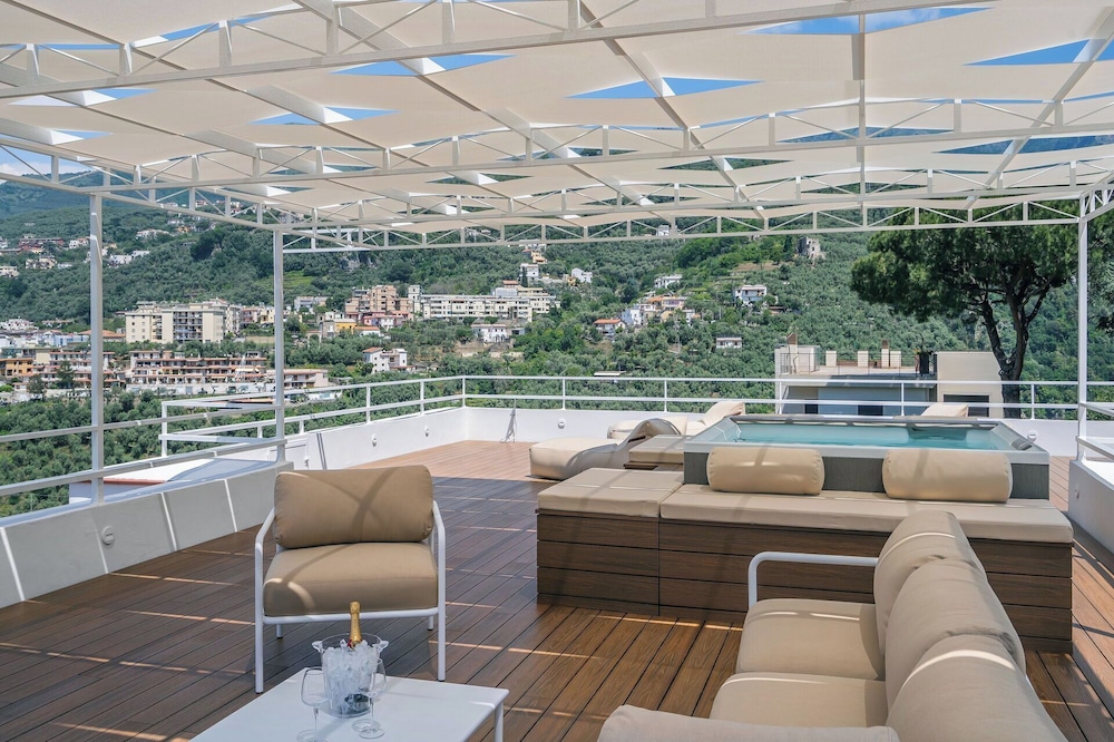 Luxury Levaina Villa, Sleeps 8 on the Amalfi Coast