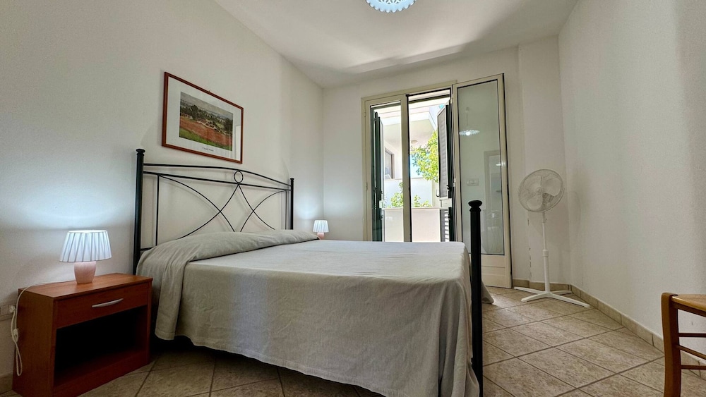 App Lungolago 3 Places Near the Beach