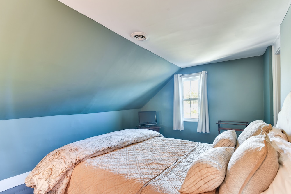 Quiet Waterfront Home: Ideal Maine Escape! view 2