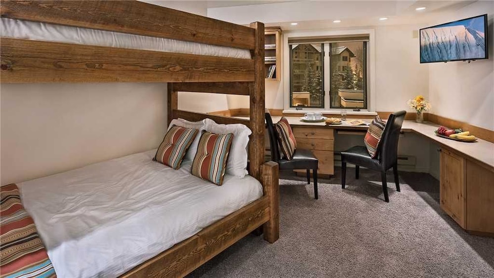 Epernay 125 3 BedroomCondo By Moving Mountains
