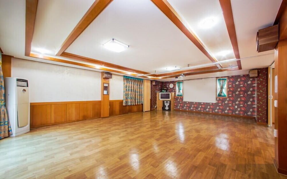 meeting & event spaces