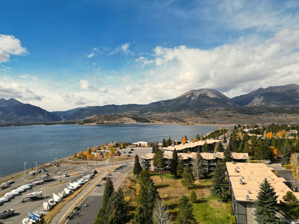 A105 Lake Cliffe 2 Bedroom Condo view 5