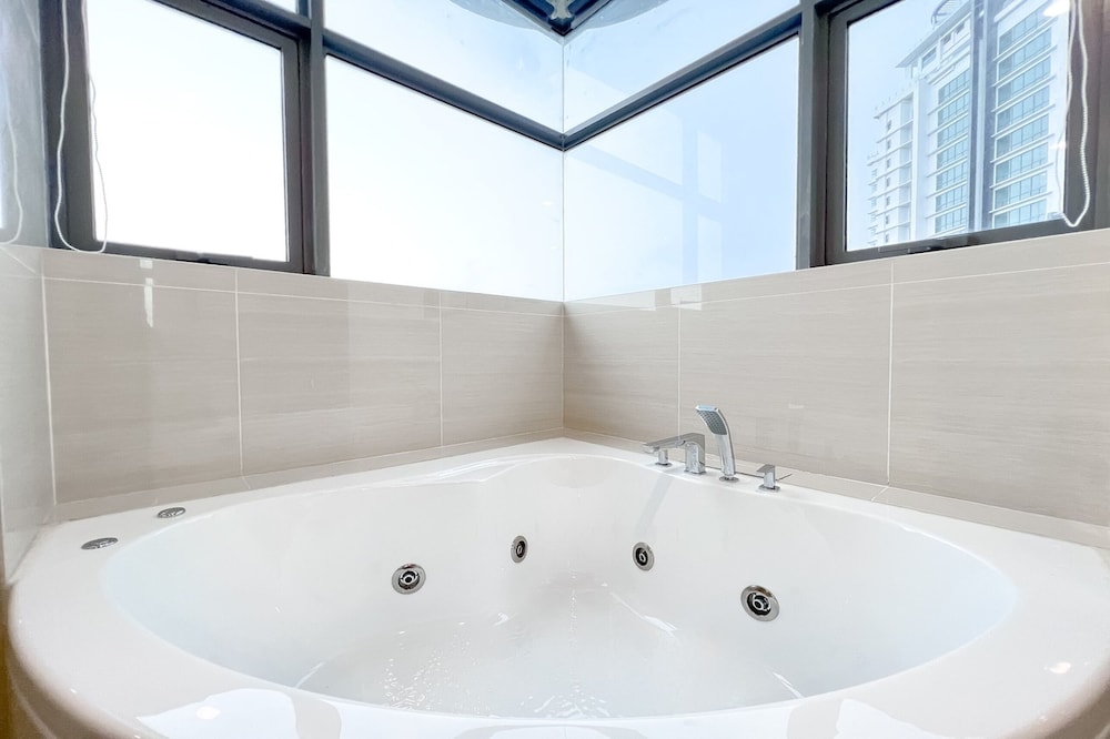 Neu Suites Horizon View Apartments