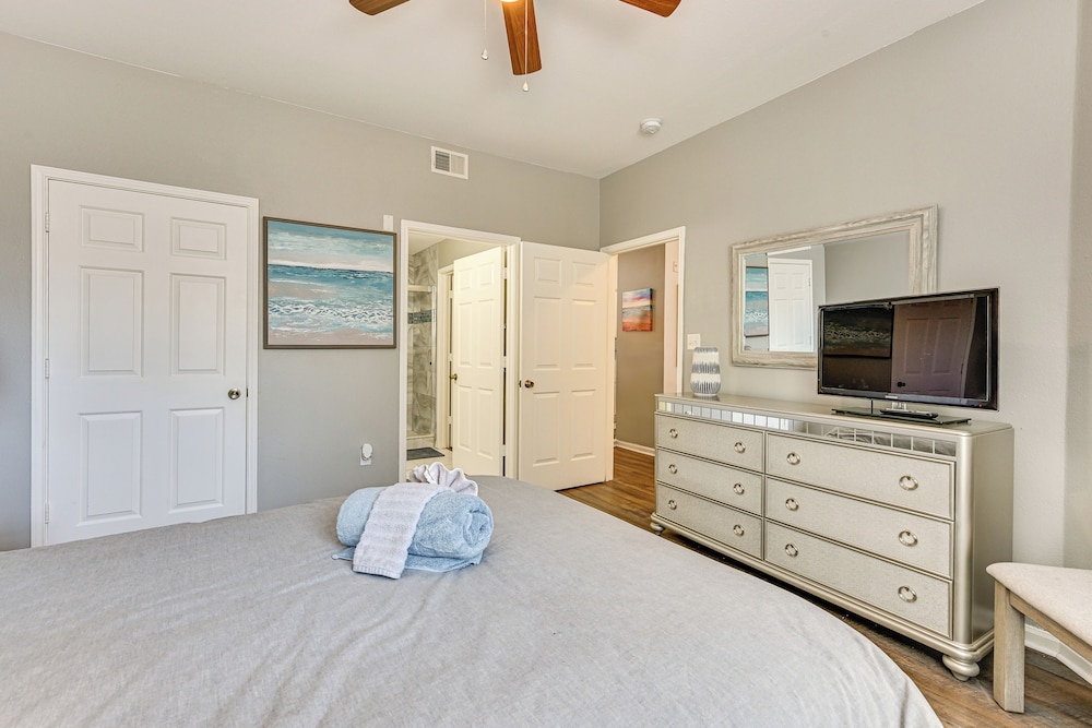 Saltwater Pool + 4 Mi to Beach: Clearwater Condo!