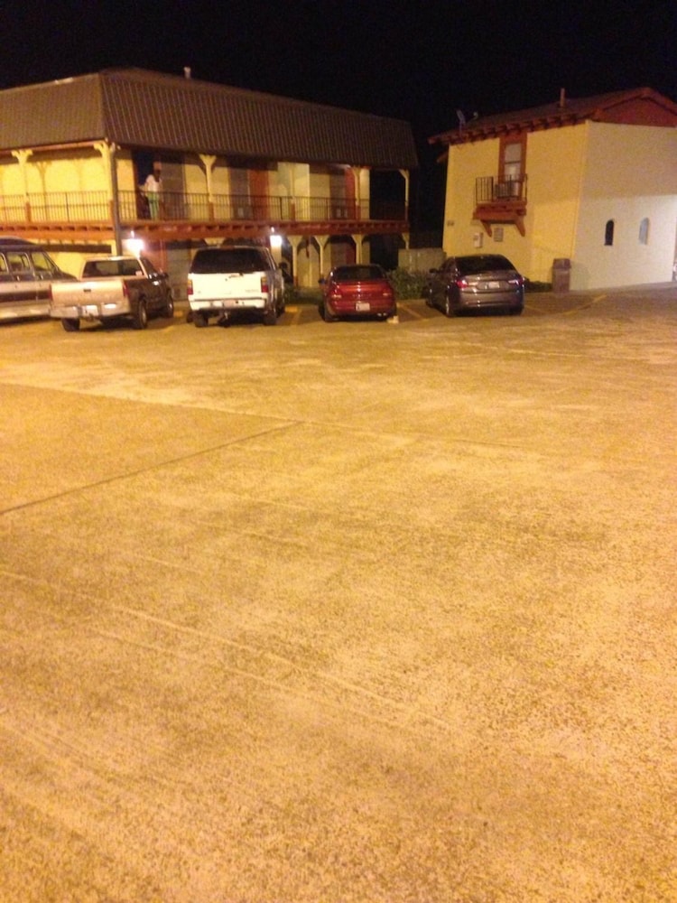 Sportsman Inn and Suites