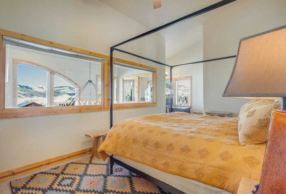 Walk to Lift! Luxe, Updated Cbmr Home w/ Mtn Views