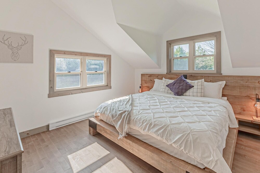 The Corzo - Modern Farmhouse With hot tub