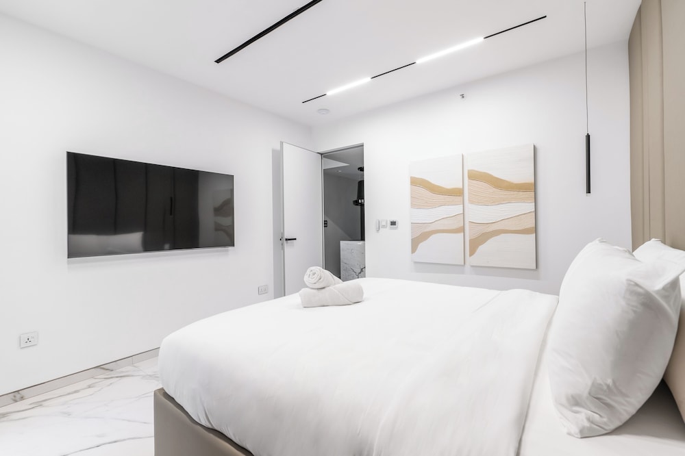 Seaside Elegance - Luxury 3-BR in JBR