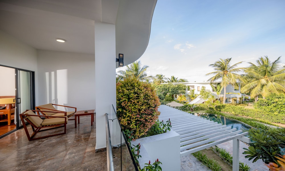 Cam Ranh Riviera Beach Resort & Spa