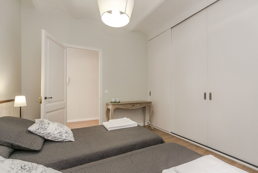 BCN Pau Claris Rocamora Apartments