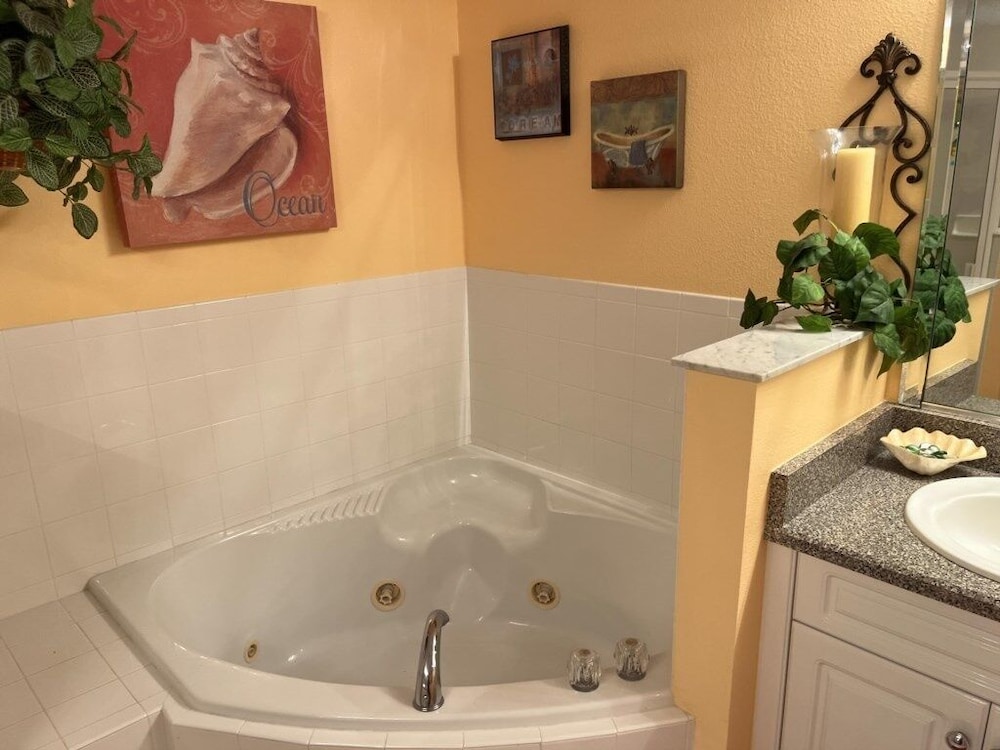 Kid Friendly Condo With Pool, Basketball, Bocce, Hot Tub, And More! 3 Bedroom Condo