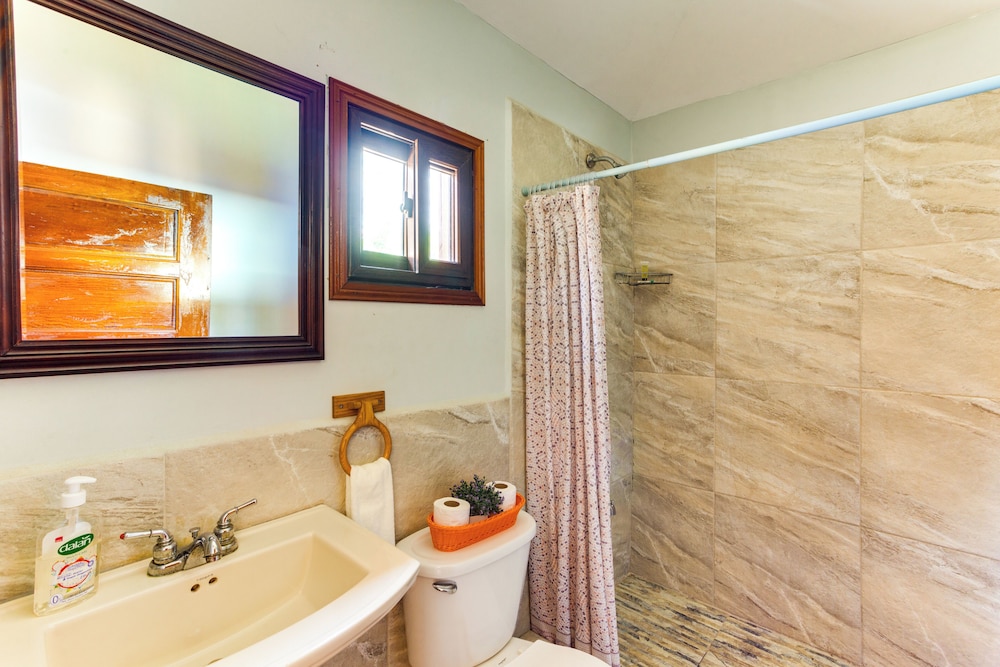 Coconut Row Boutique Hotel