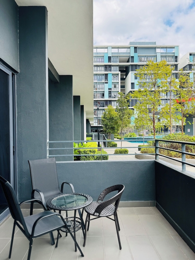 CoreSoho Suite by BKAstaycation KotaWarisan Sepang KLIA Airport, Free WiFi photo 4