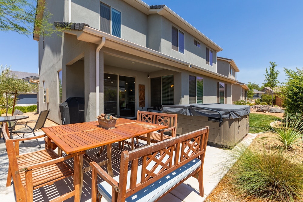 Above Parr - Pet Friendly! 5 Bedroom Home