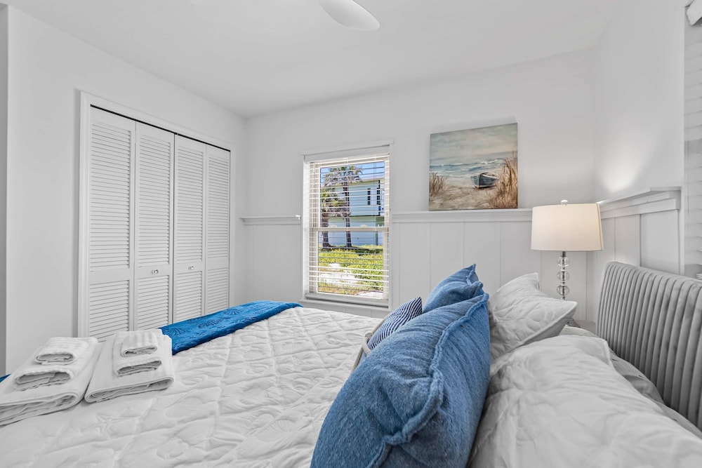 Oceanfront Steps to Sand Deck Pets Welcome