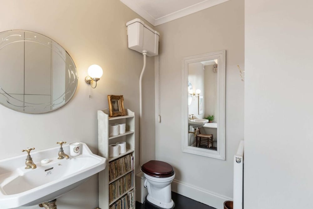 Lovely 4 Bedroom House near Portobello