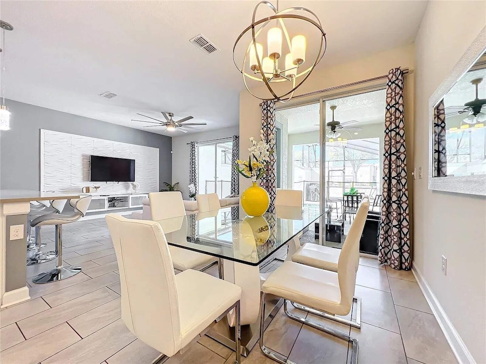 Stunning 4Bd W/ Pool @ Storey Lake 5019