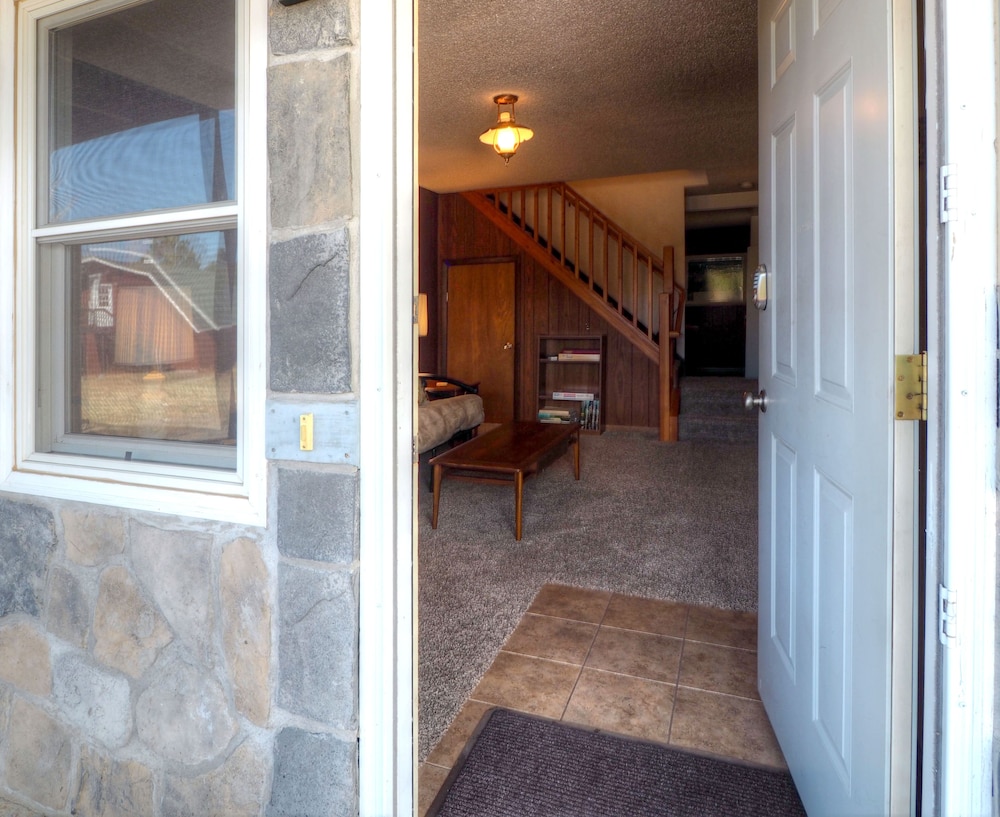 Grandma's Mountain Getaway - 3 Br Home