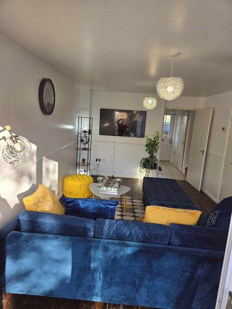Tranquil Getaway in Wolverhampton - Perfect for Relaxation
