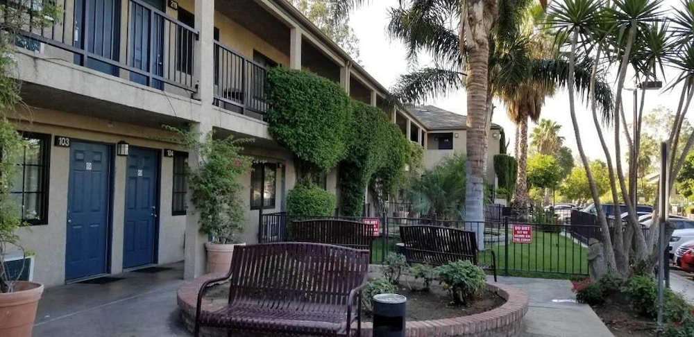 Hotel Sierra Crossing Motel