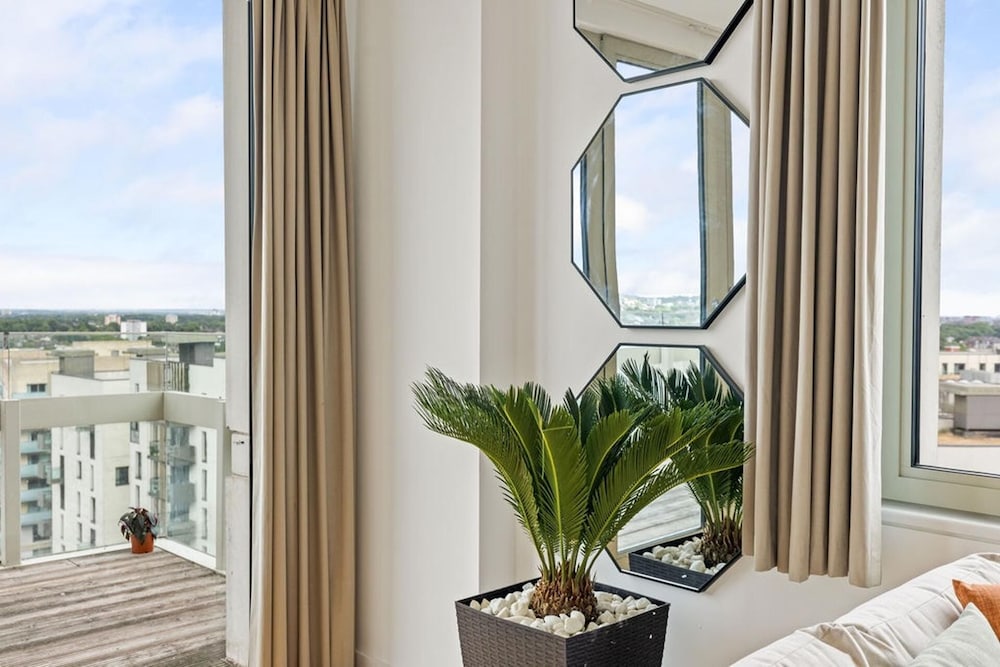 East Village Luxury Apartment - London