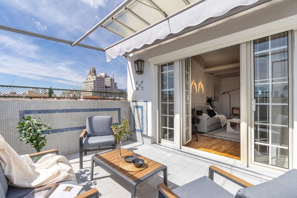 Minore - 1 Bedroom Penthouse and Terrace in Chueca