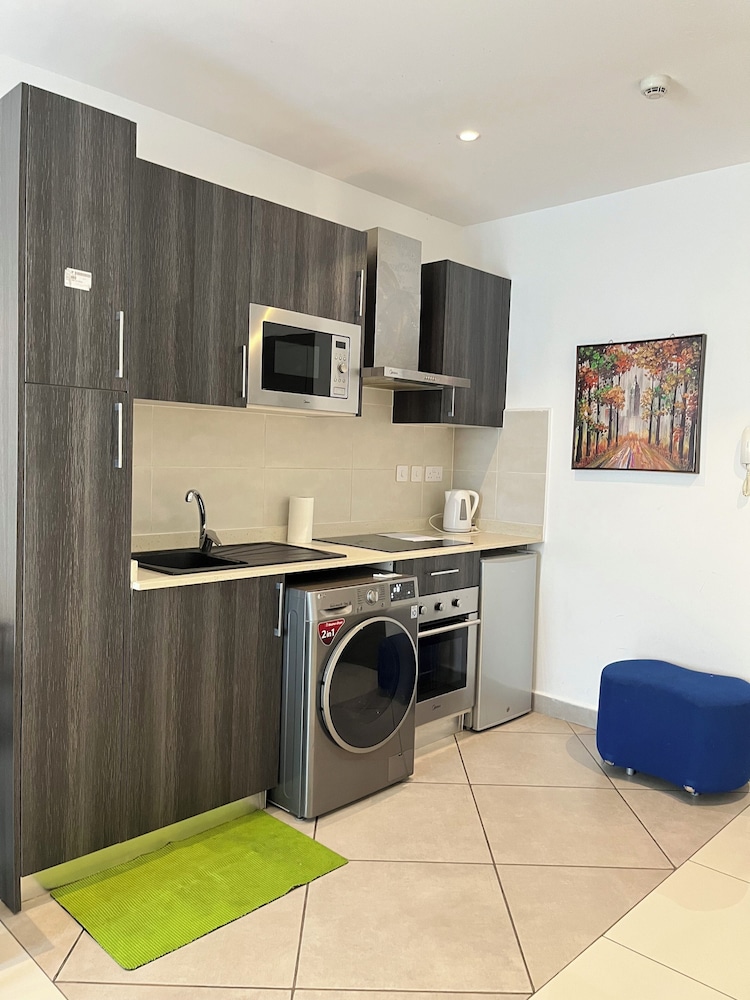 Easy Stay at Embassy Gardens Apartment